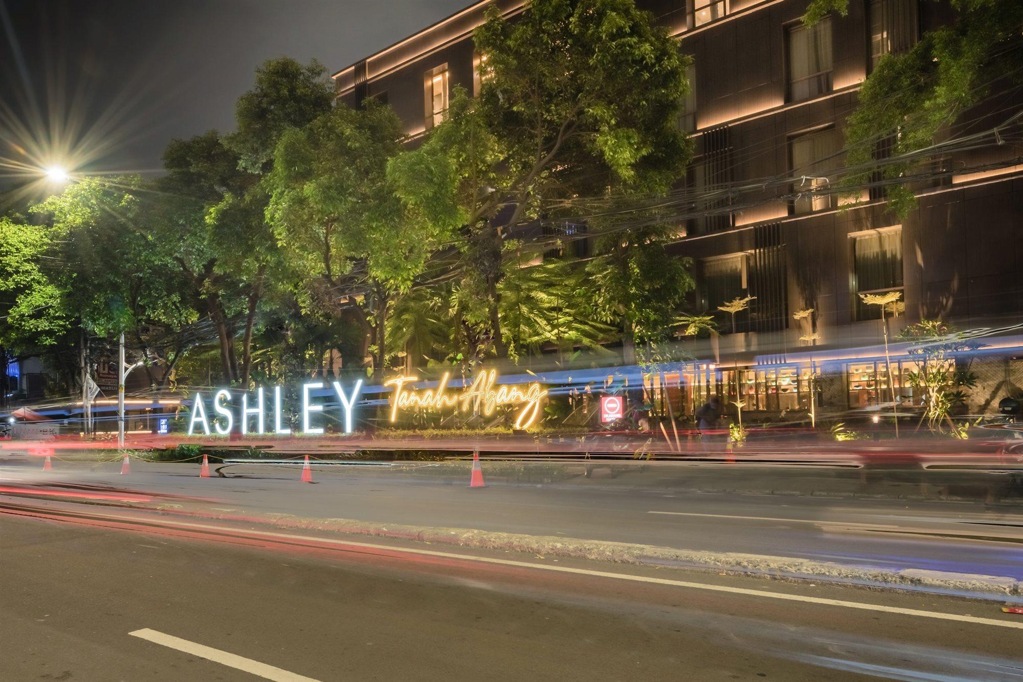 Hotel Ashley Tanah Abang Jakarta Exterior foto
